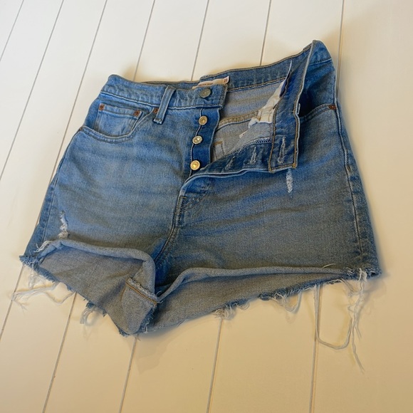 Levi’s Ribcage Shorts! Size 29 - Picture 2 of 6